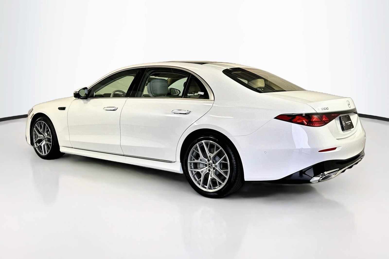 New 2027 MANUFAKTUR Moonlight White Metallic Mercedes-Benz S 500 image 7