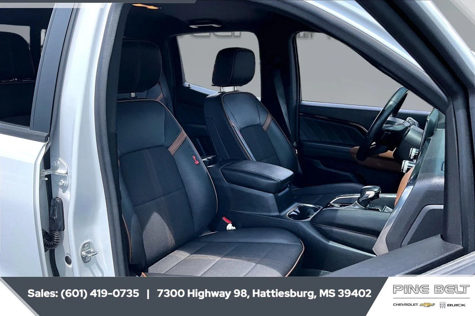 Used 2023 SUMMIT WHITE GMC 4WD AT4 image 7