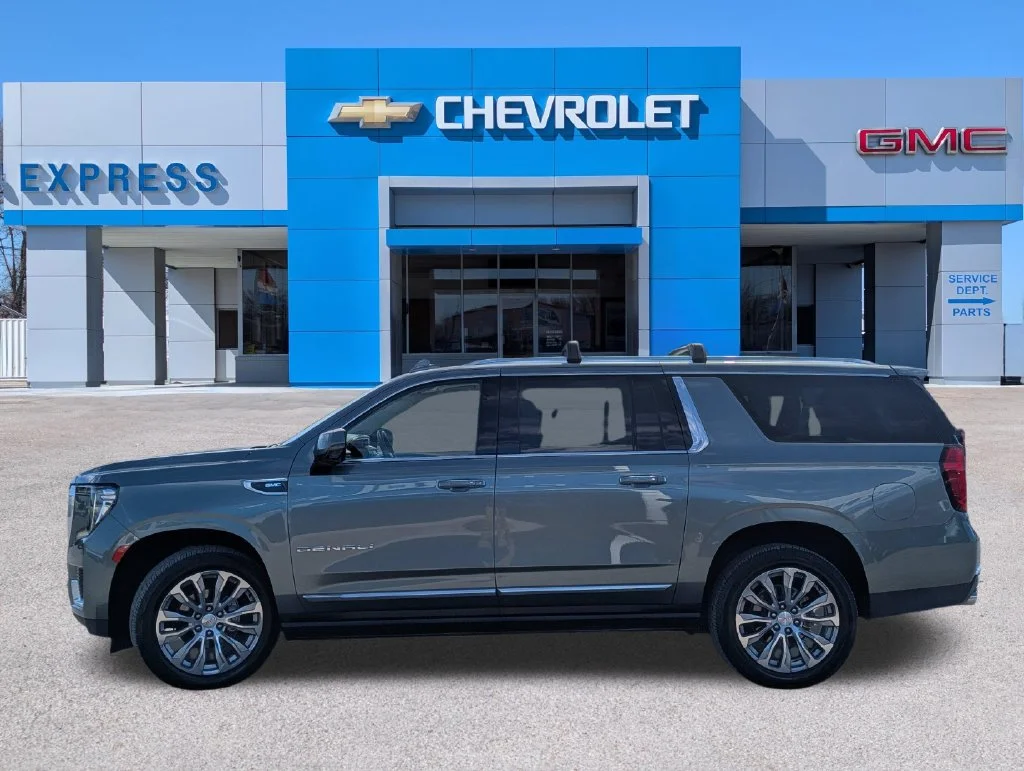 Used 2023 Green GMC Denali image 6
