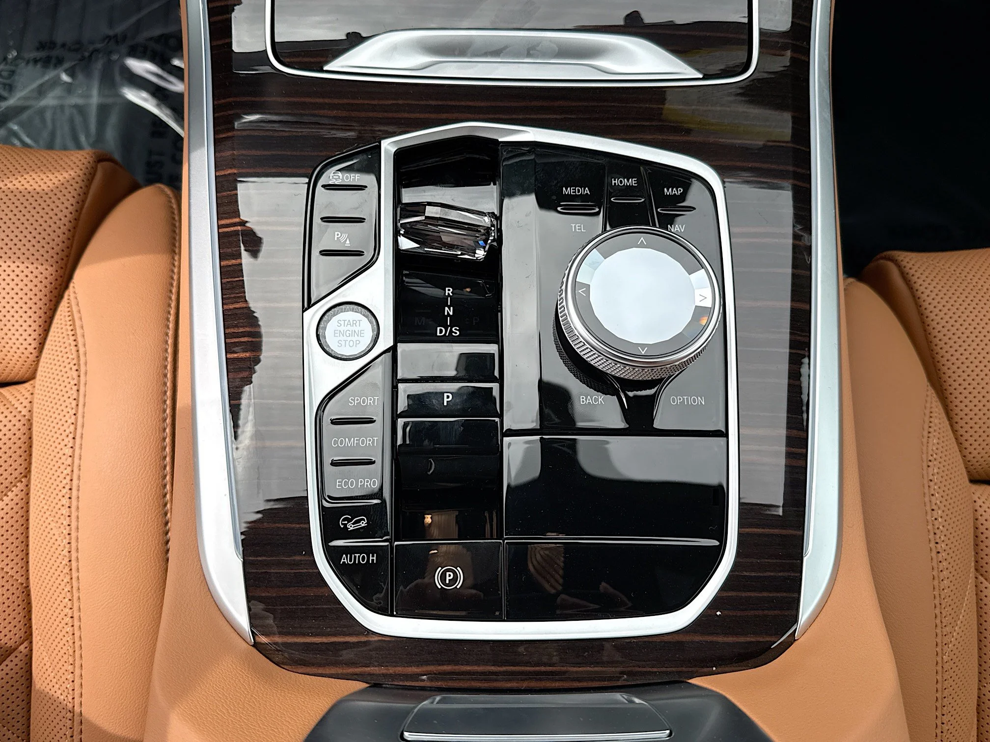 New 2026 Manhattan Green Metallic BMW xDrive40i image 31