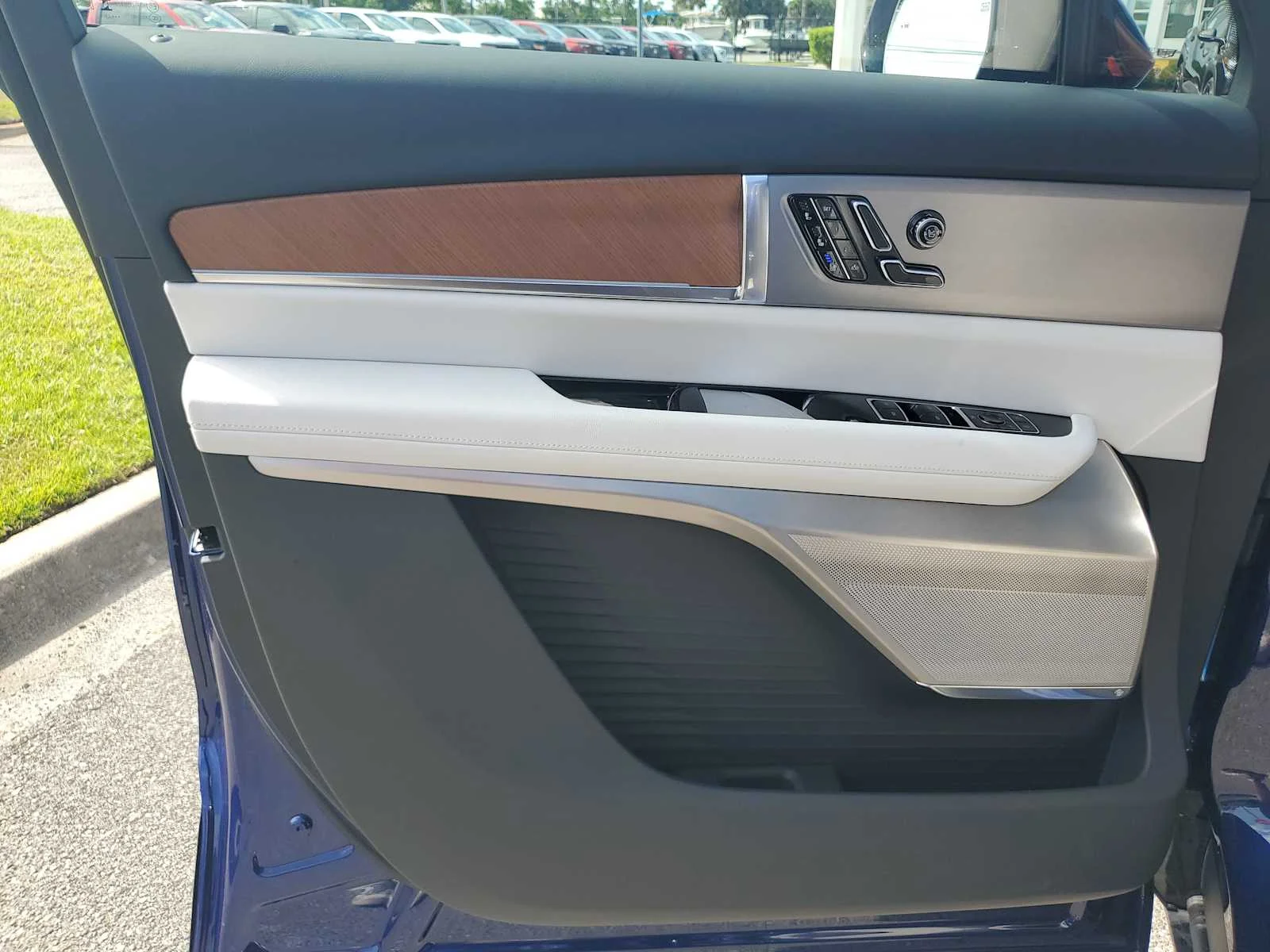 2026 Cadillac VISTIQ Sport - Photo 16