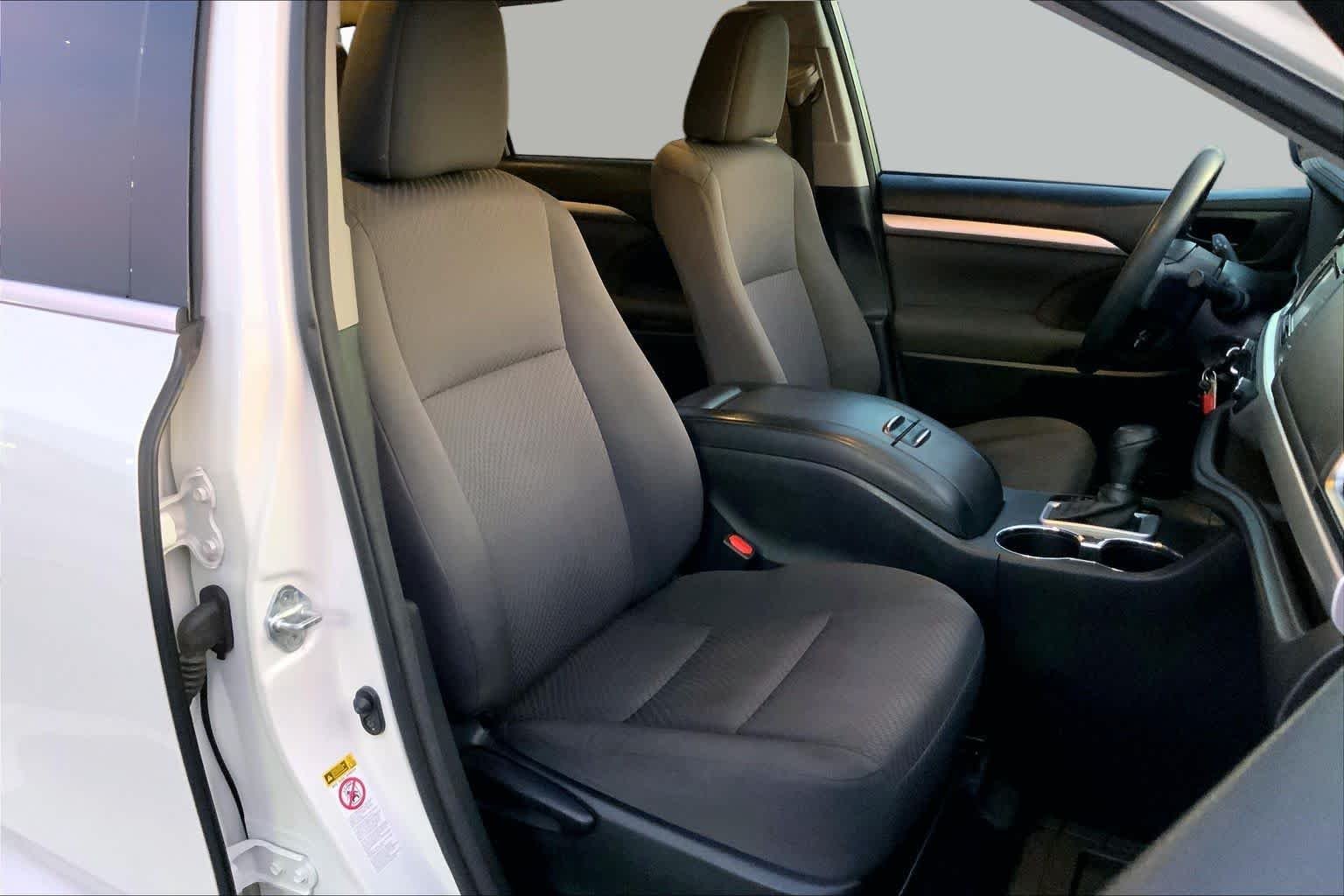 Used 2017 Blizzard Pearl Toyota LE image 9