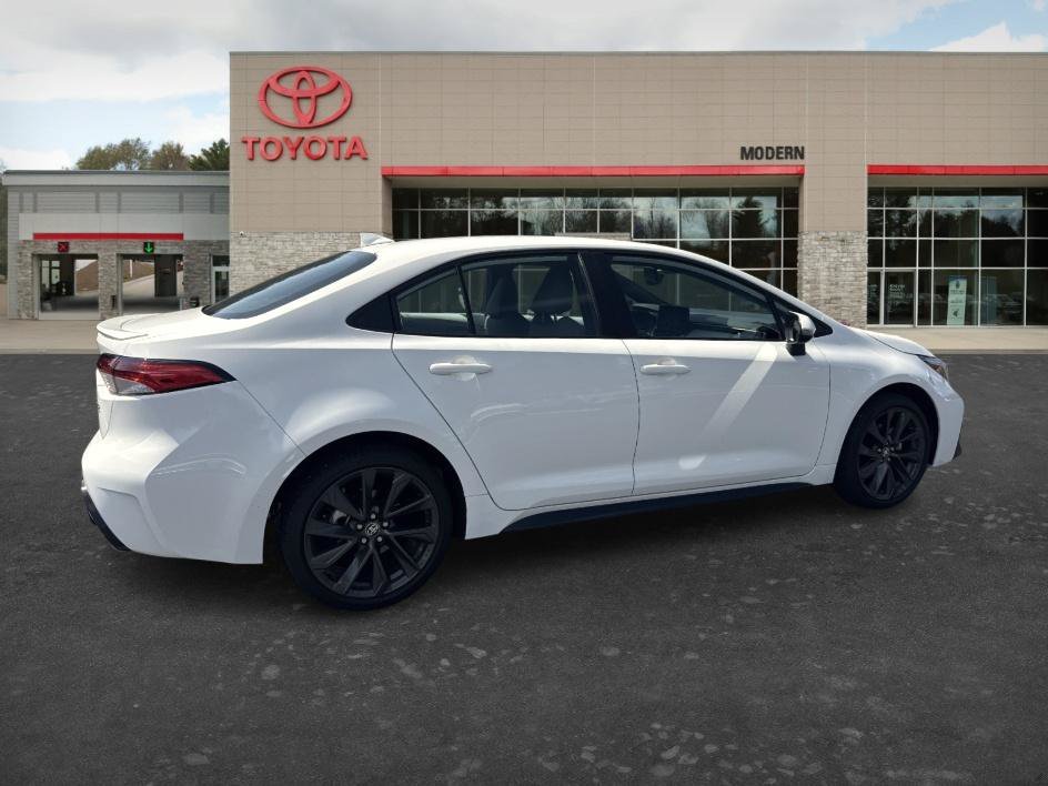 Used 2026 Ice Cap Toyota SE image 6