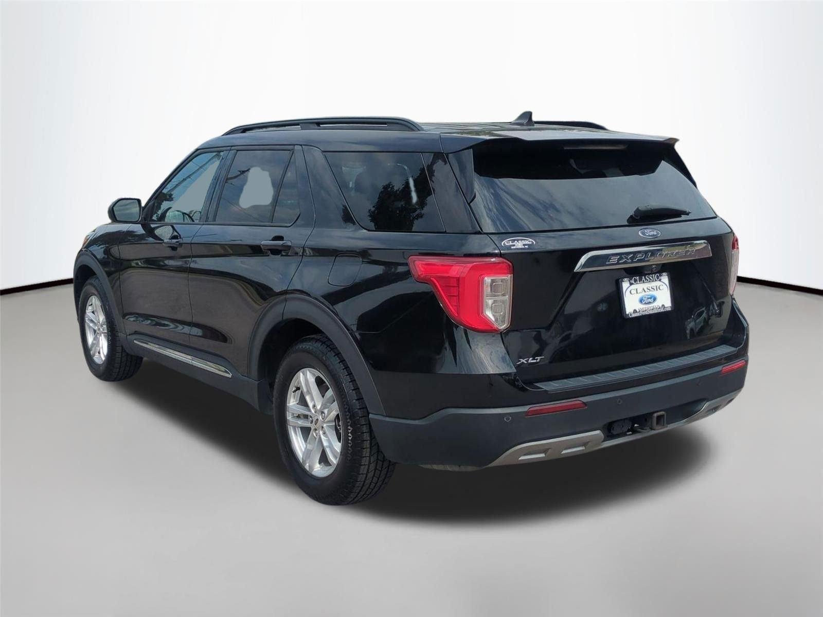 Used 2023 Agate Black Metallic Ford XLT image 3
