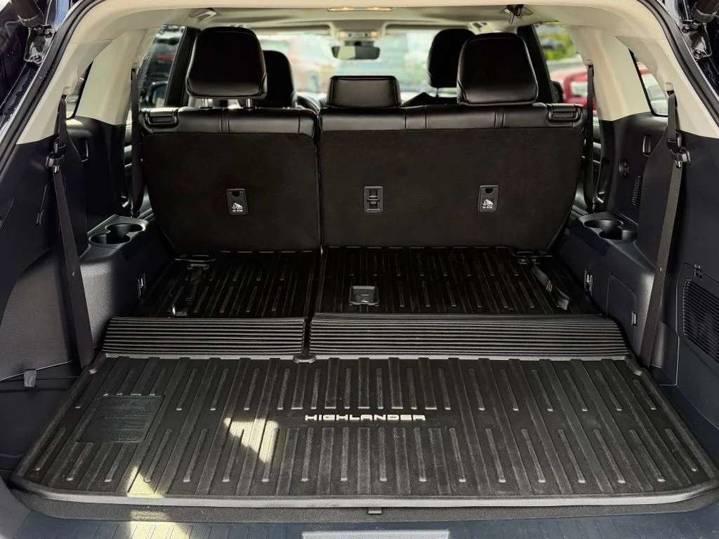 Used 2023 Black Toyota XLE image 6