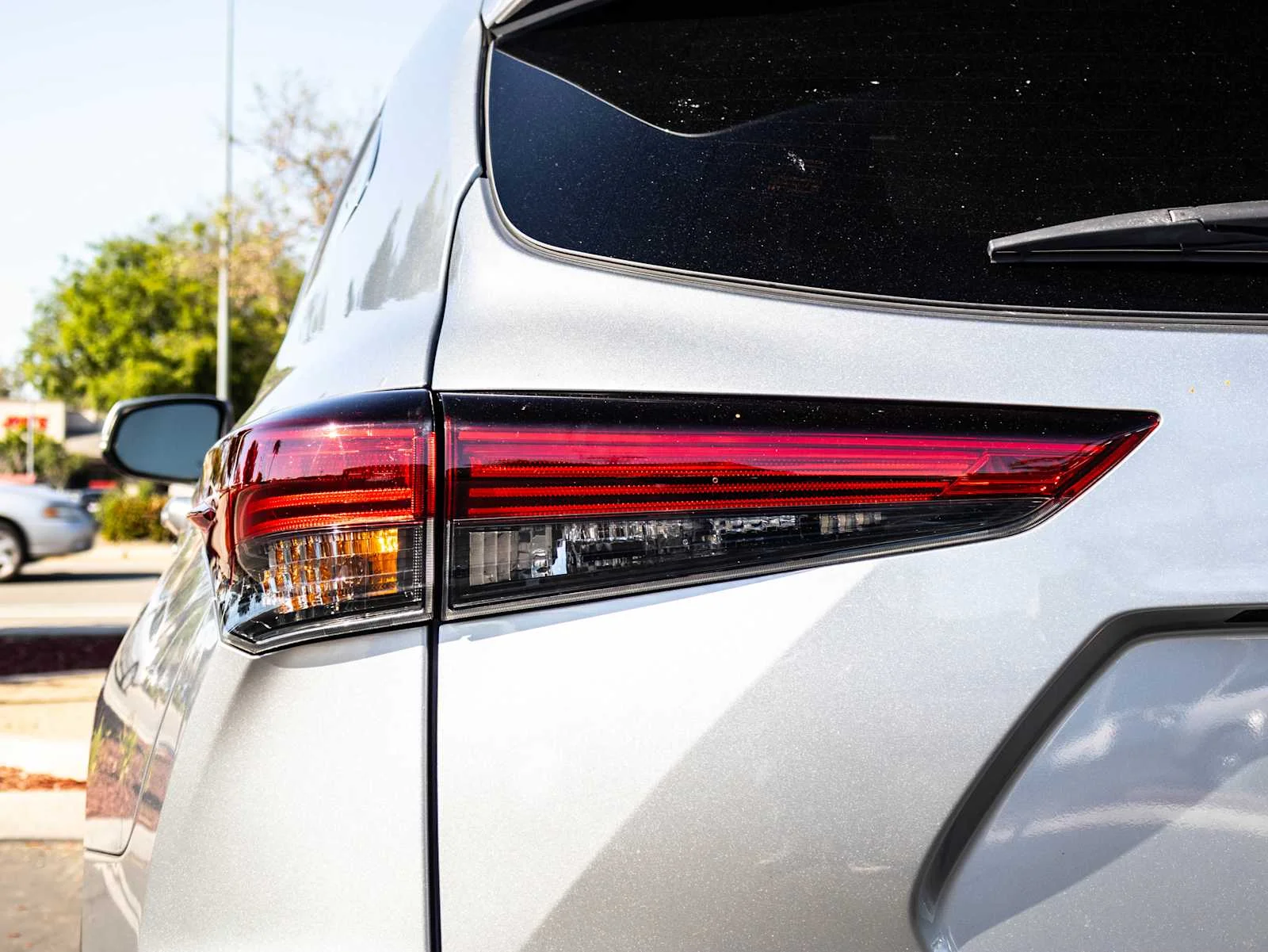 Used 2022 Silver Toyota LE image 11
