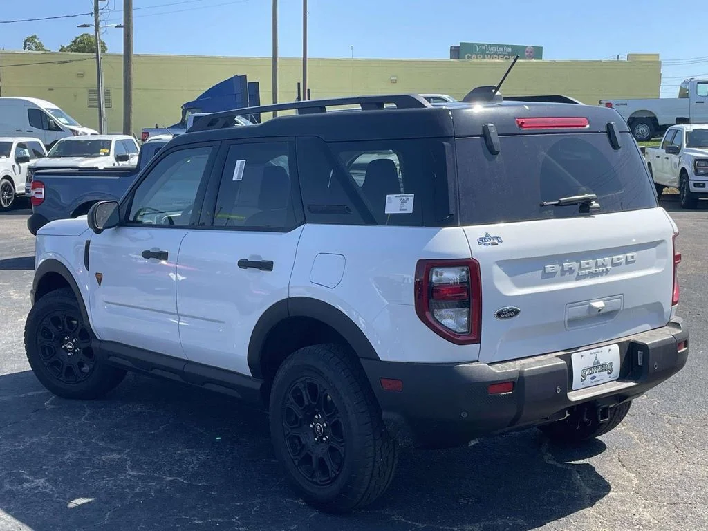 New 2025 Oxford White Ford Badlands® image 5
