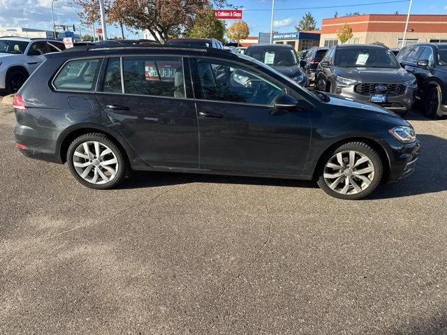 Used 2019 Black Volkswagen SE image 2