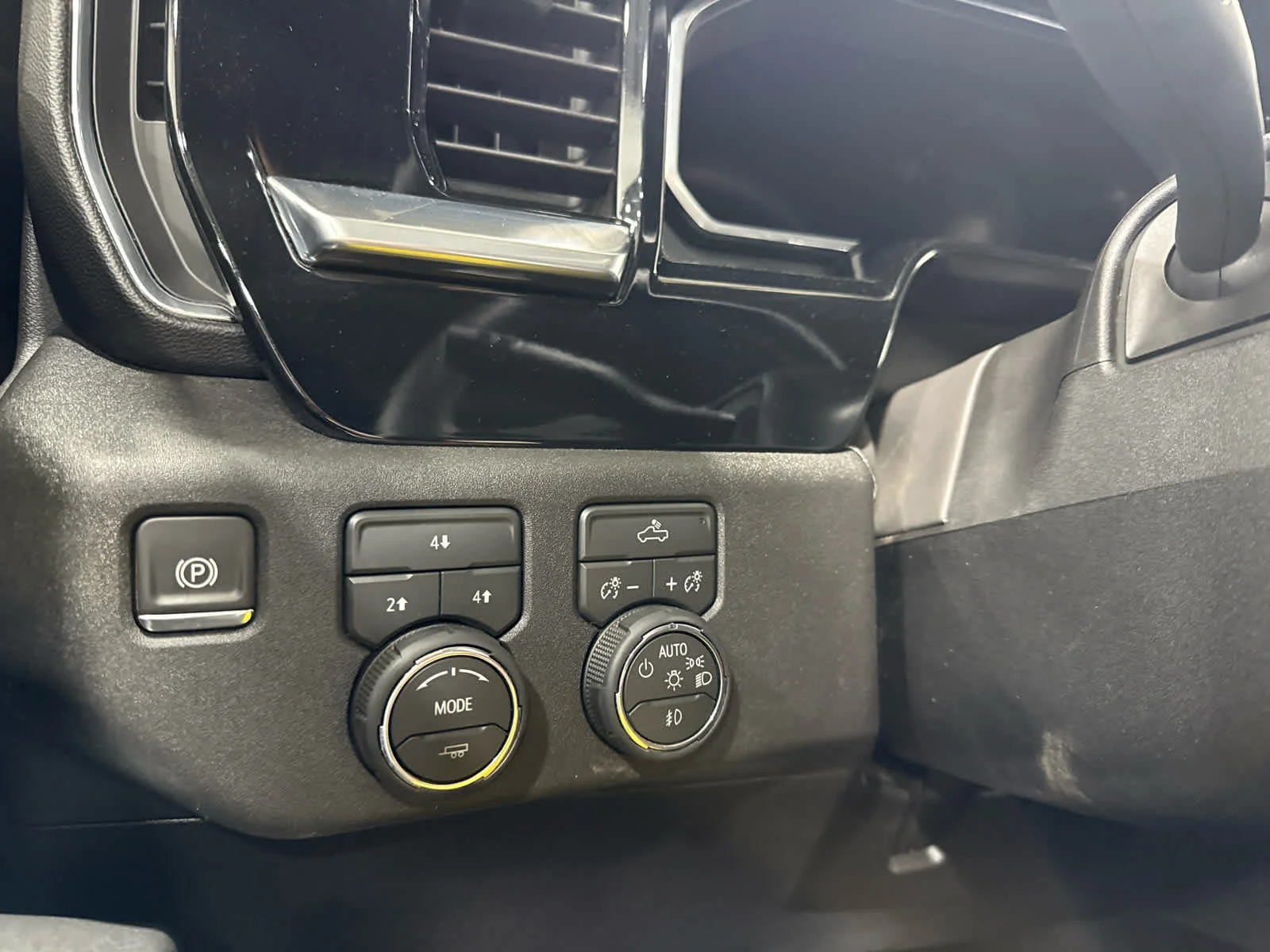 Used 2026 Summit White Chevrolet LT image 23