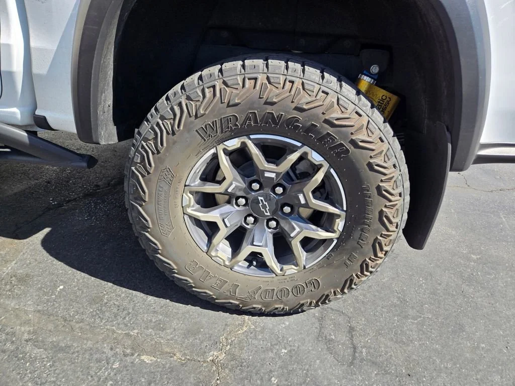 Used 2023 Summit White Chevrolet ZR2 image 3
