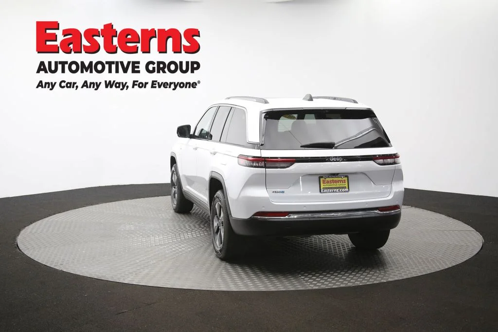 Used 2022 White Jeep 4xe image 39