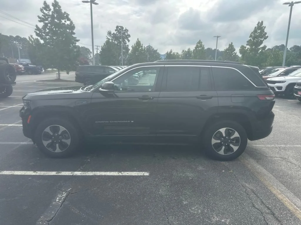 New 2024 Rocky Mountain Pearlcoat Jeep 4xe image 4