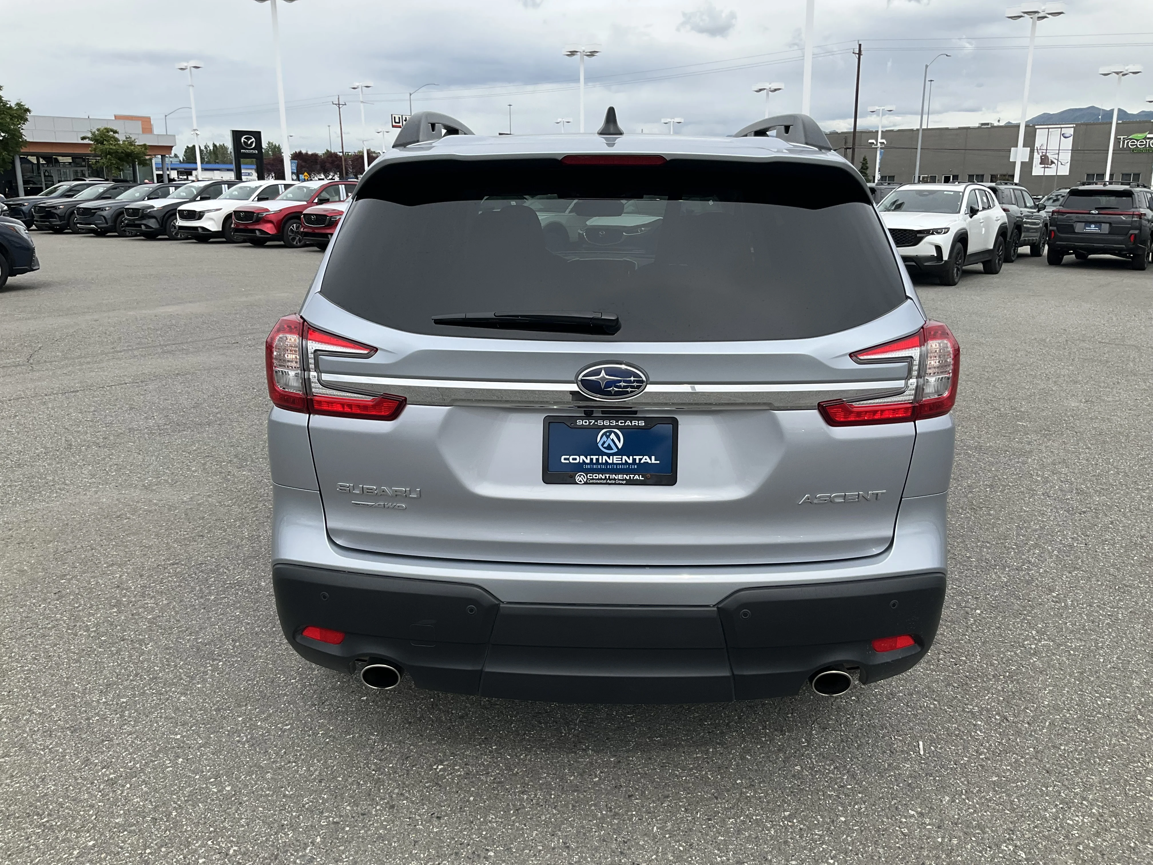 Used 2025 Ice Silver Metallic Subaru Premium image 4