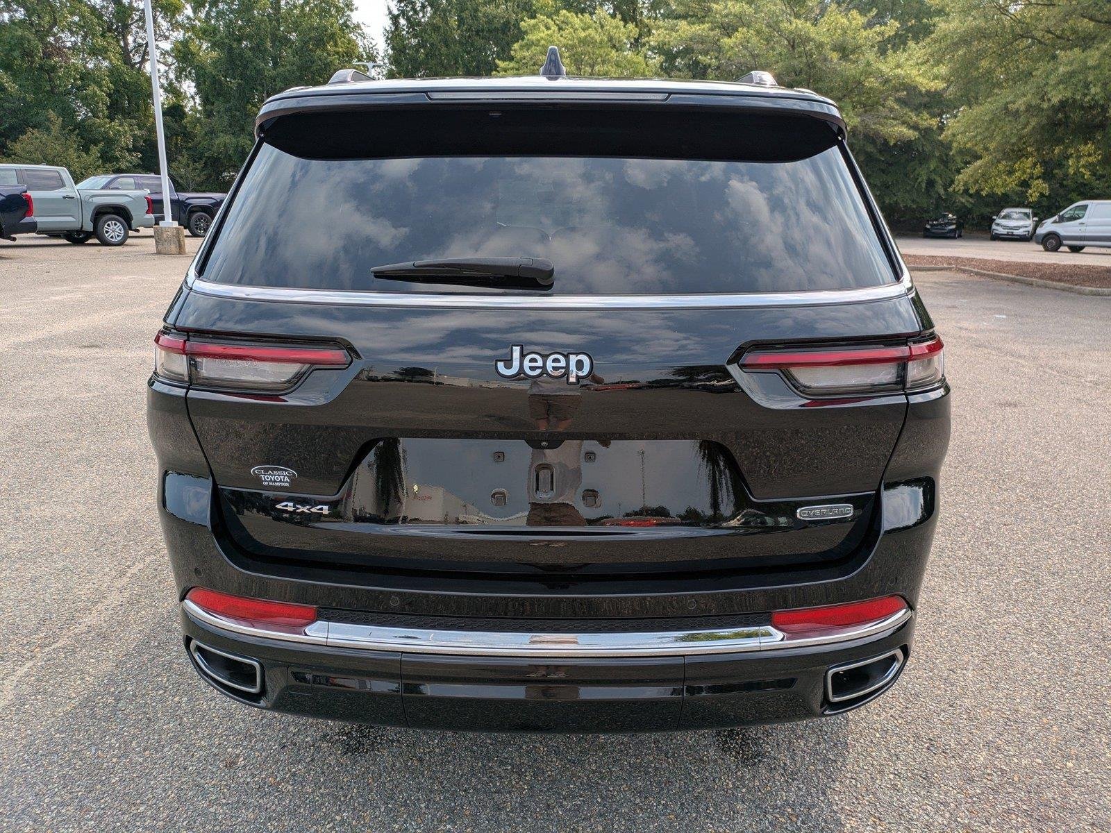 Used 2023 Diamond Black Crystal Pearlcoat Jeep Overland image 5