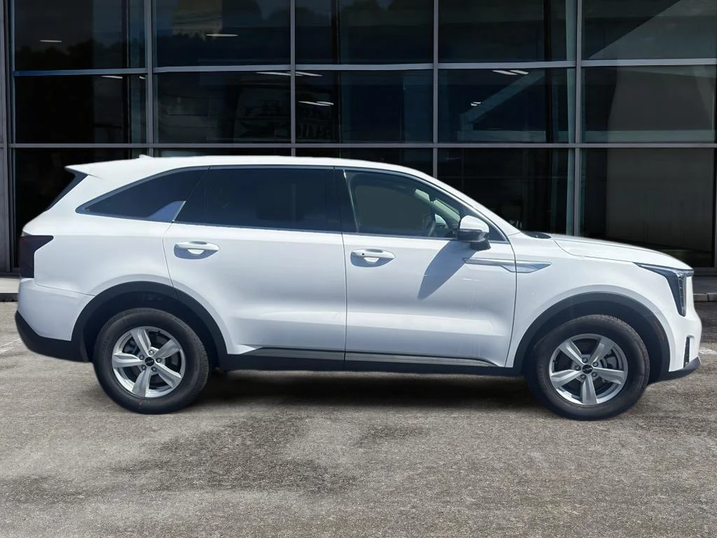 New 2026 Glacial White Pearl Kia LX image 4