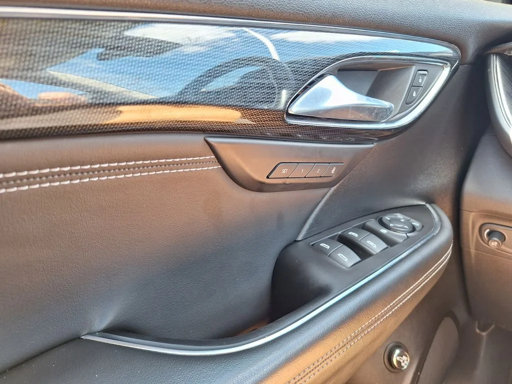 Used 2023 Black Buick Essence image 17