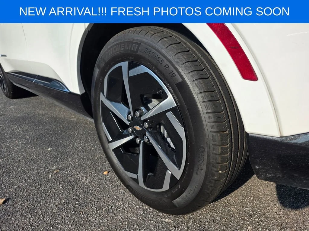 Used 2025 Summit White Chevrolet LT image 6
