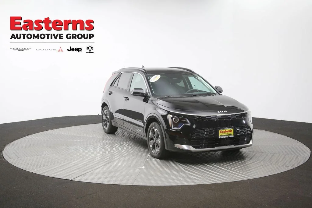 Used 2024 Black Kia Wind image 52