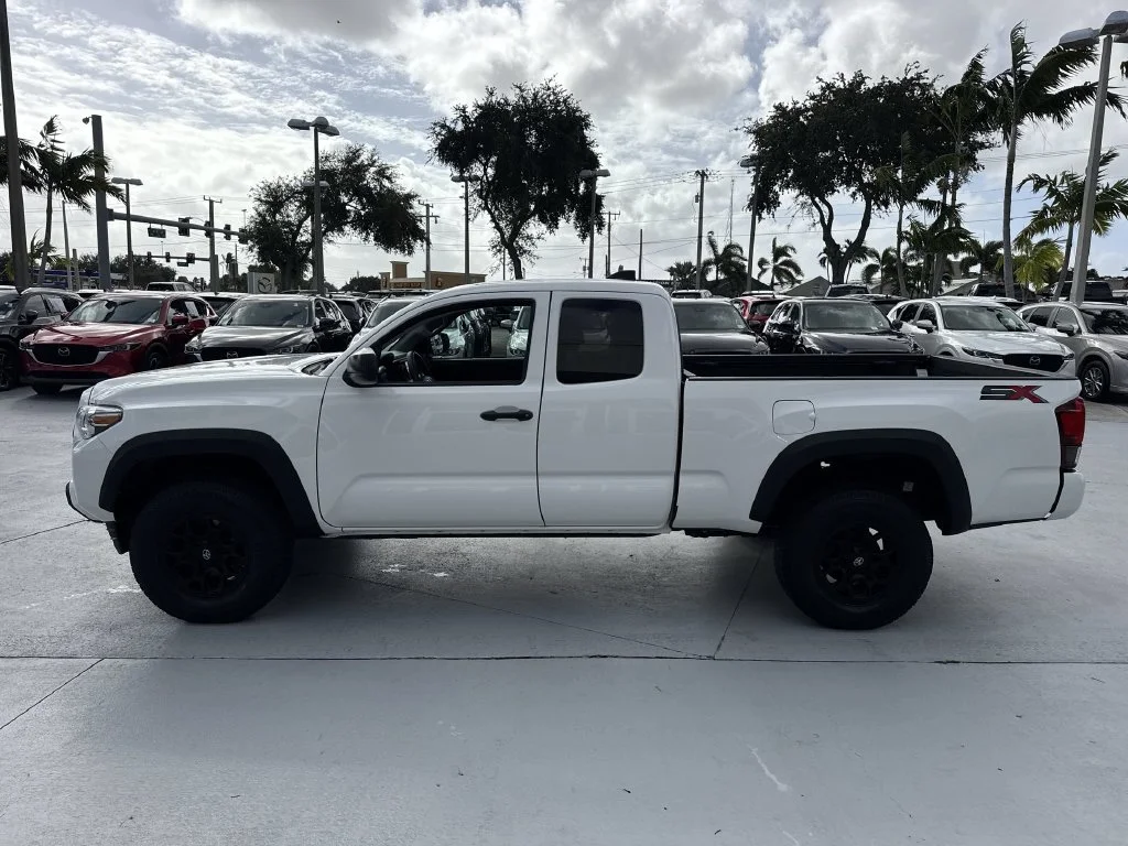Used 2020 Super White Toyota SR image 11