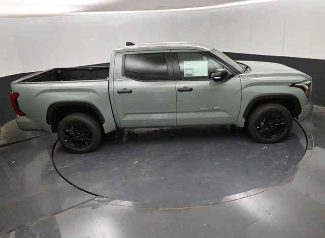 Used 2025  Toyota SR5 image 32