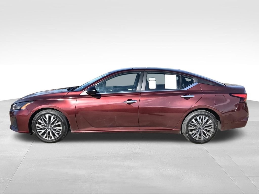Used 2024 Red Nissan 2.5 SV image 5