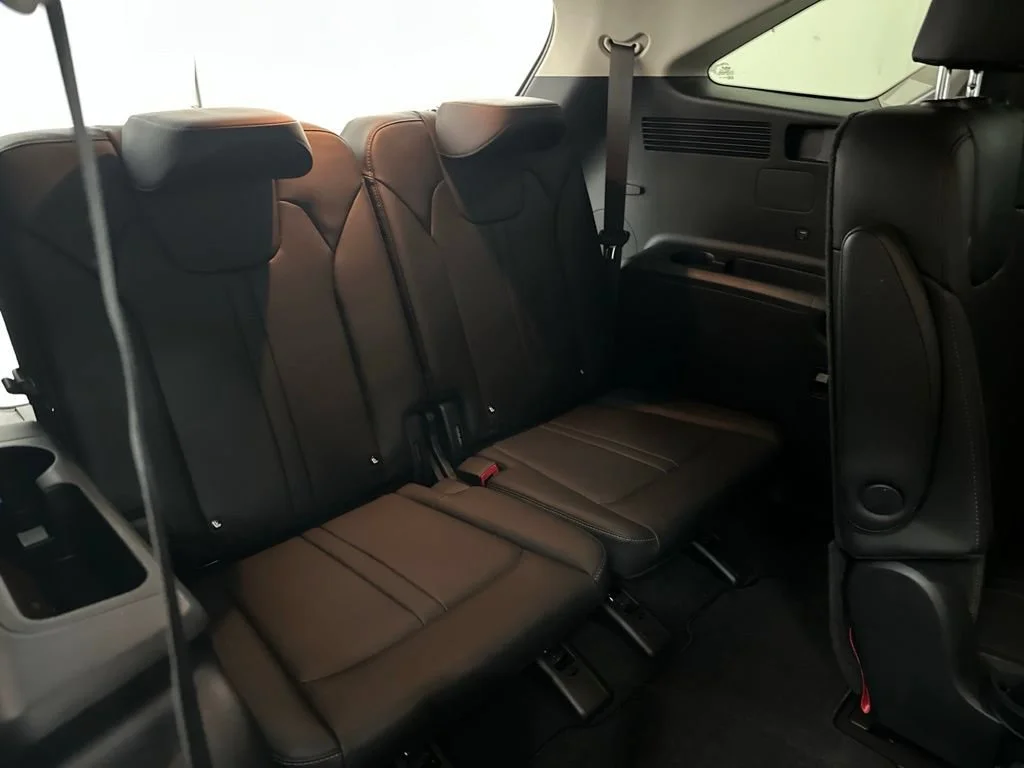 Used 2023 White Kia EX image 26