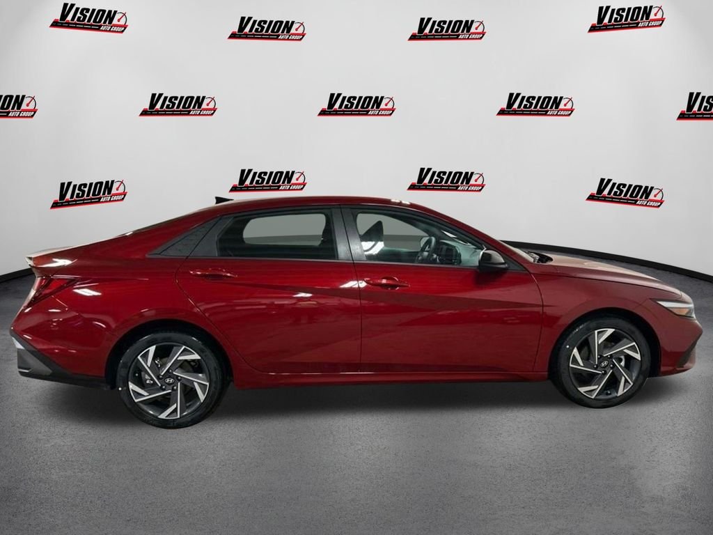 Used 2025 Red Hyundai SEL Sport image 5