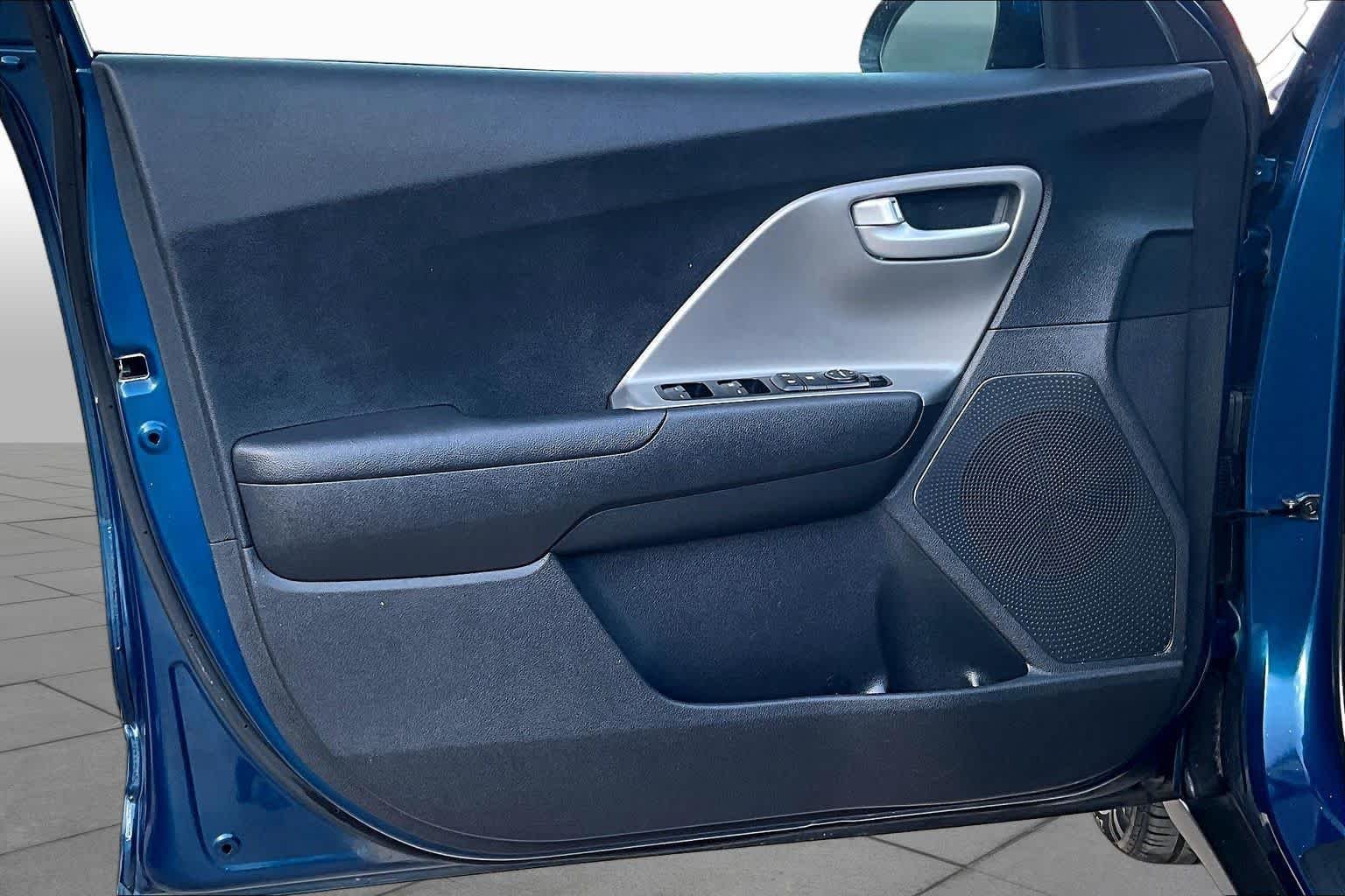 Used 2019 Deep Cerulean Kia LX image 21
