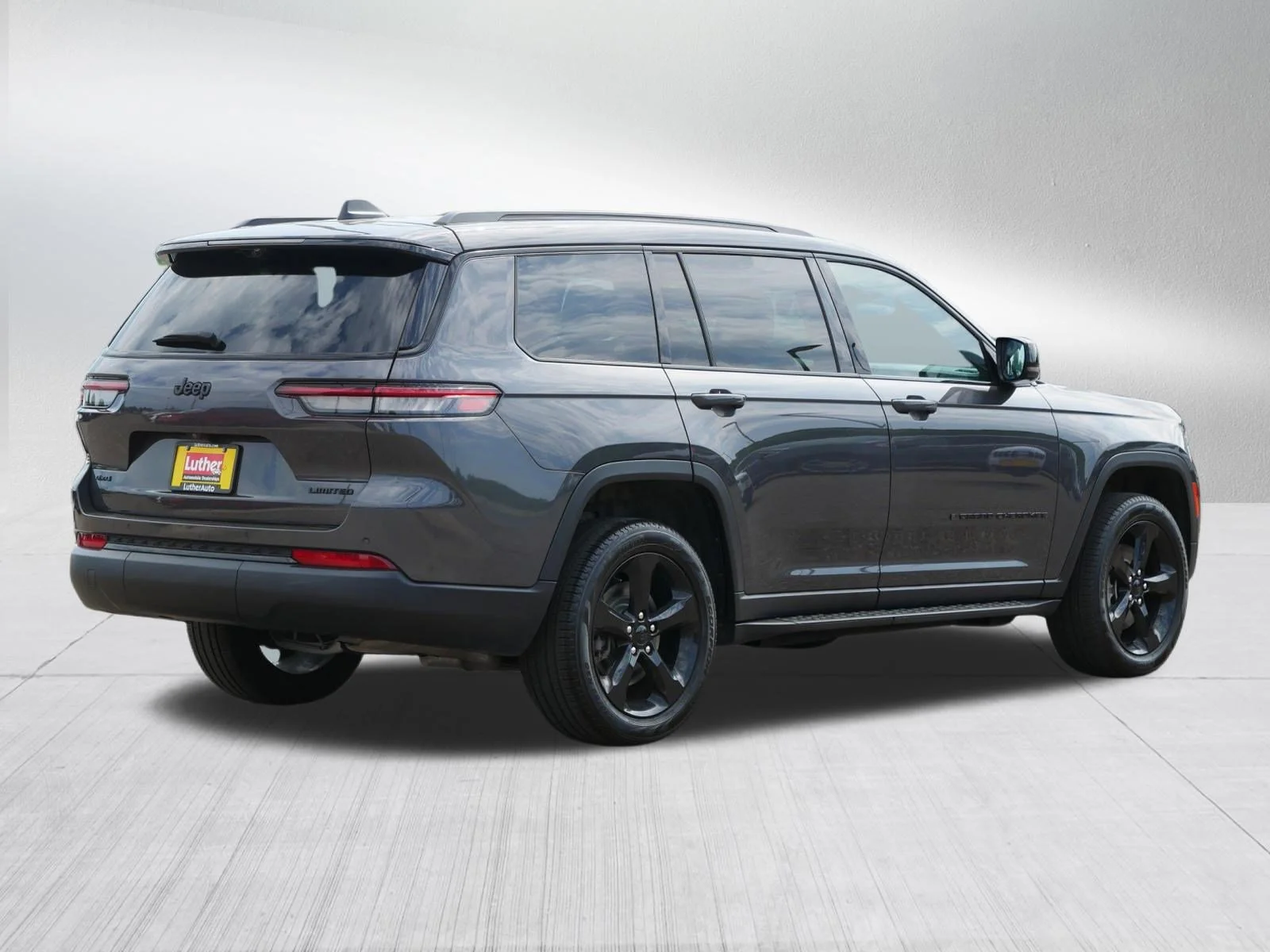 Used 2025 Baltic Gray Metallic Clearcoat Jeep Limited image 7