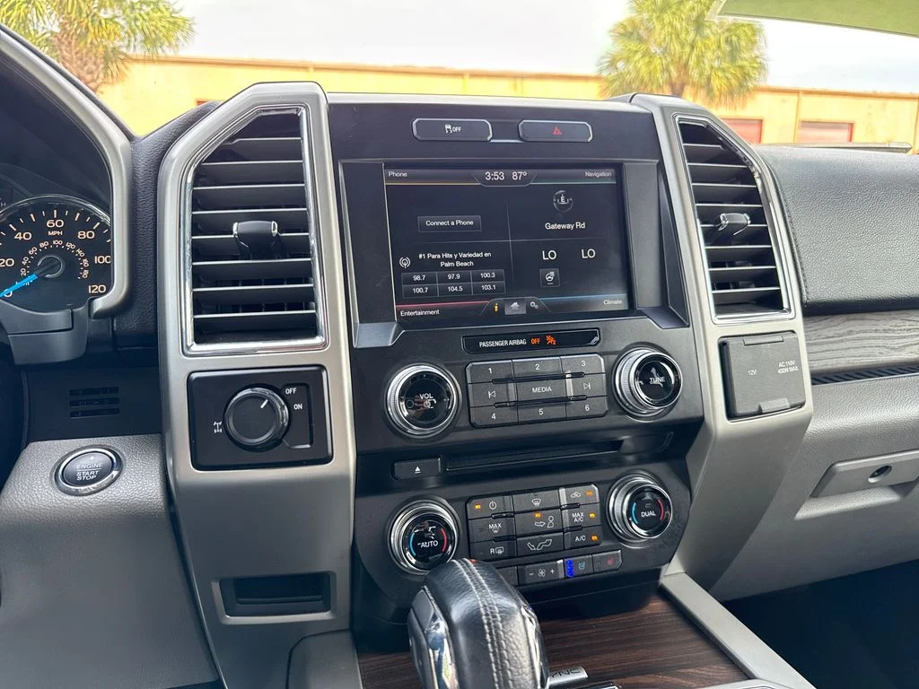 Used 2015 Silver Ford Lariat image 18