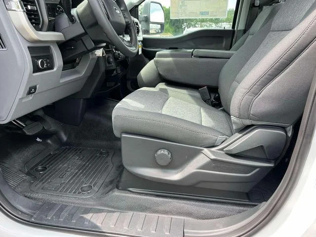 New 2026 Oxford White Ford F-550® XL image 18