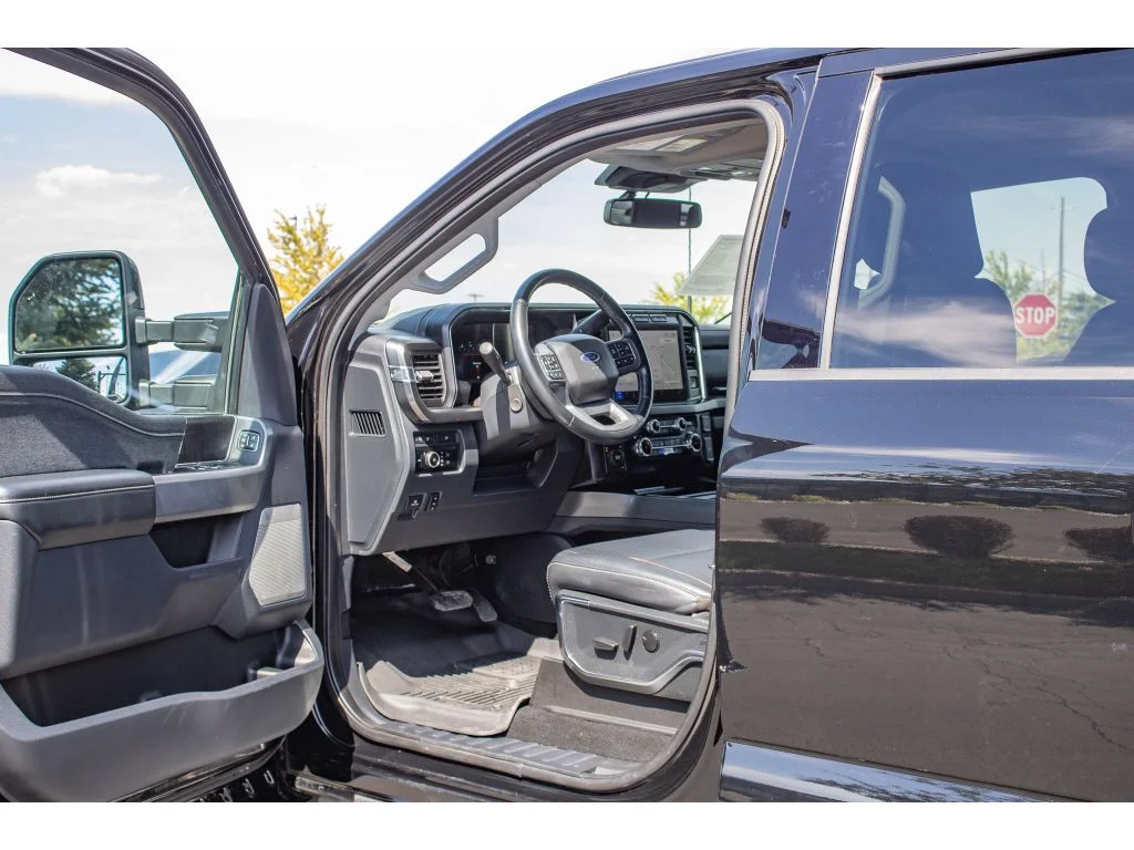 Used 2023 AGATE BLACK Ford LARIAT image 28