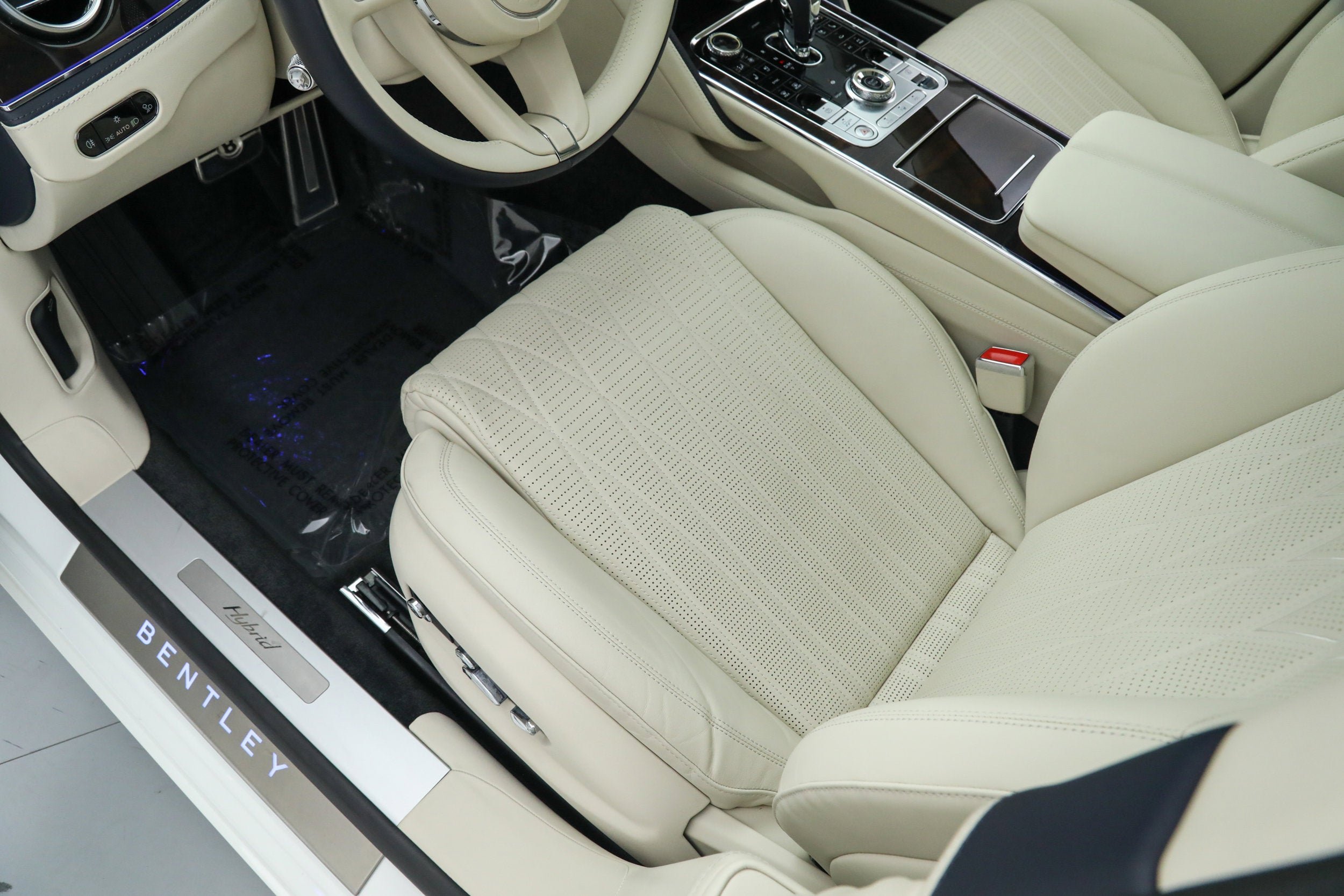 Used 2022 White Bentley  image 26