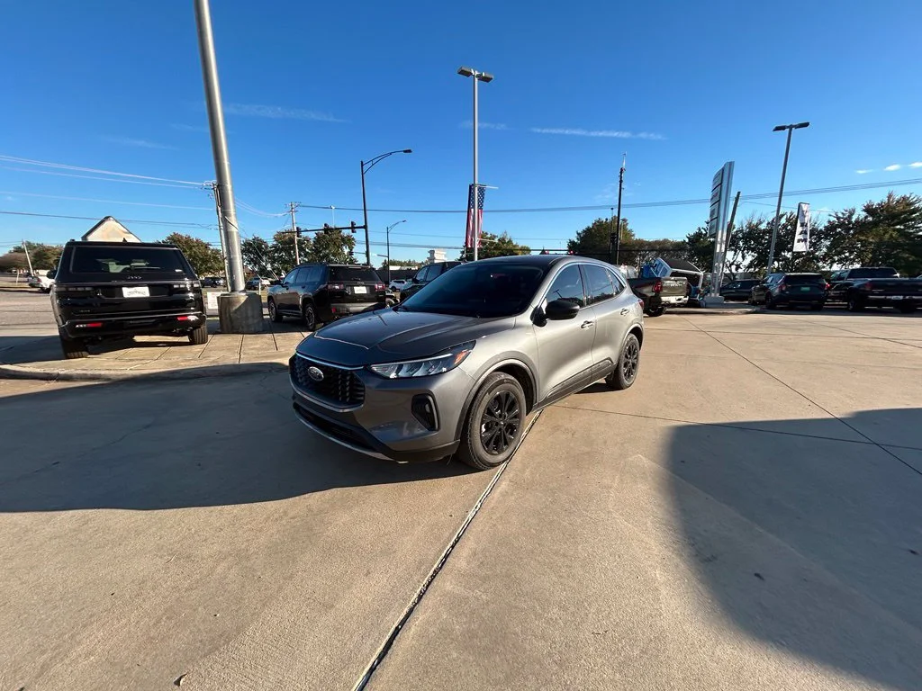 Used 2024 Gray Ford Active image 3