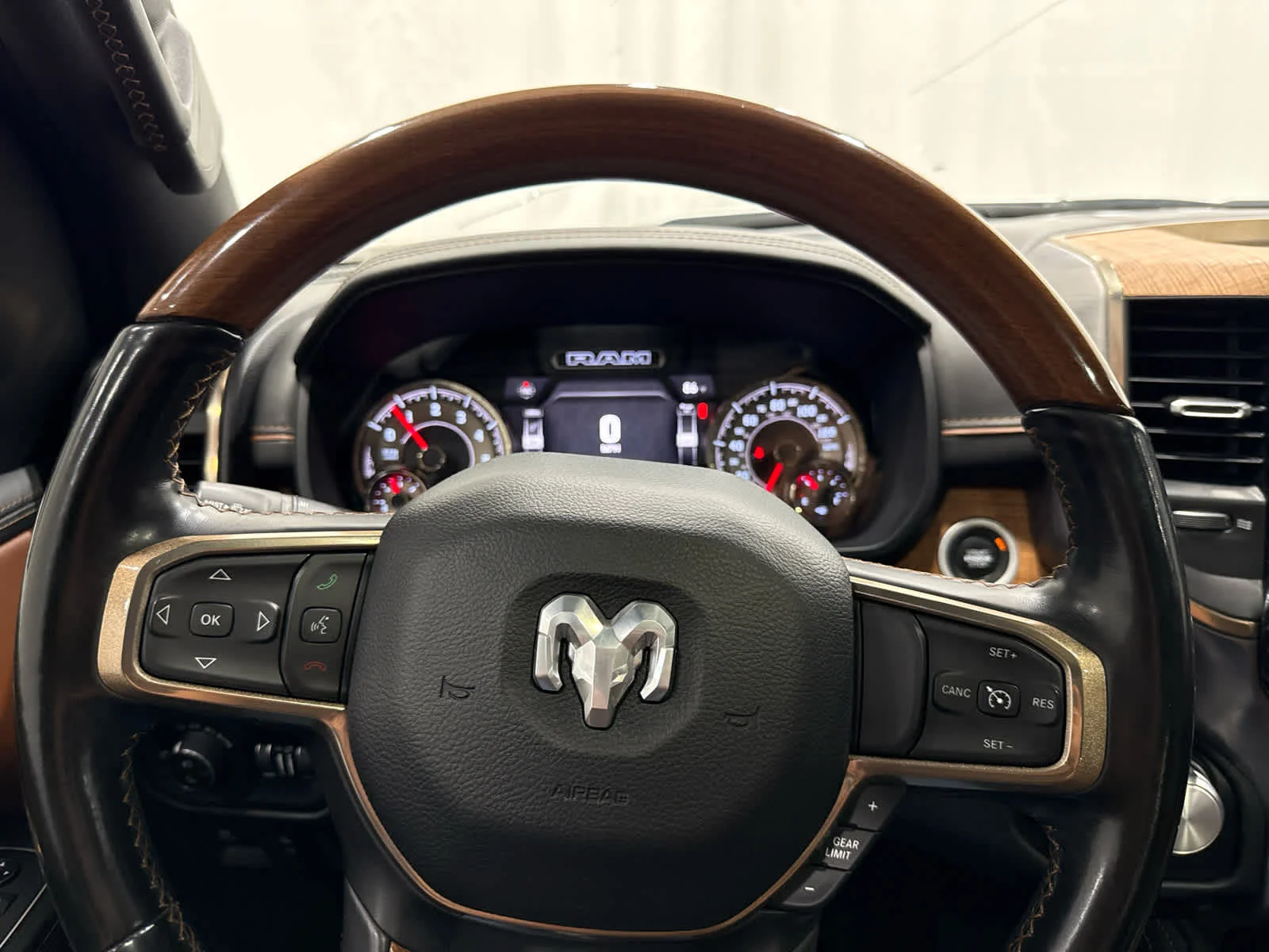 Used 2021 Wht/white Ram Longhorn image 26