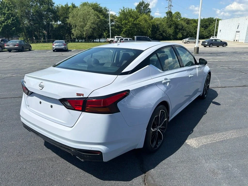 Used 2025 Gray Nissan SR image 7