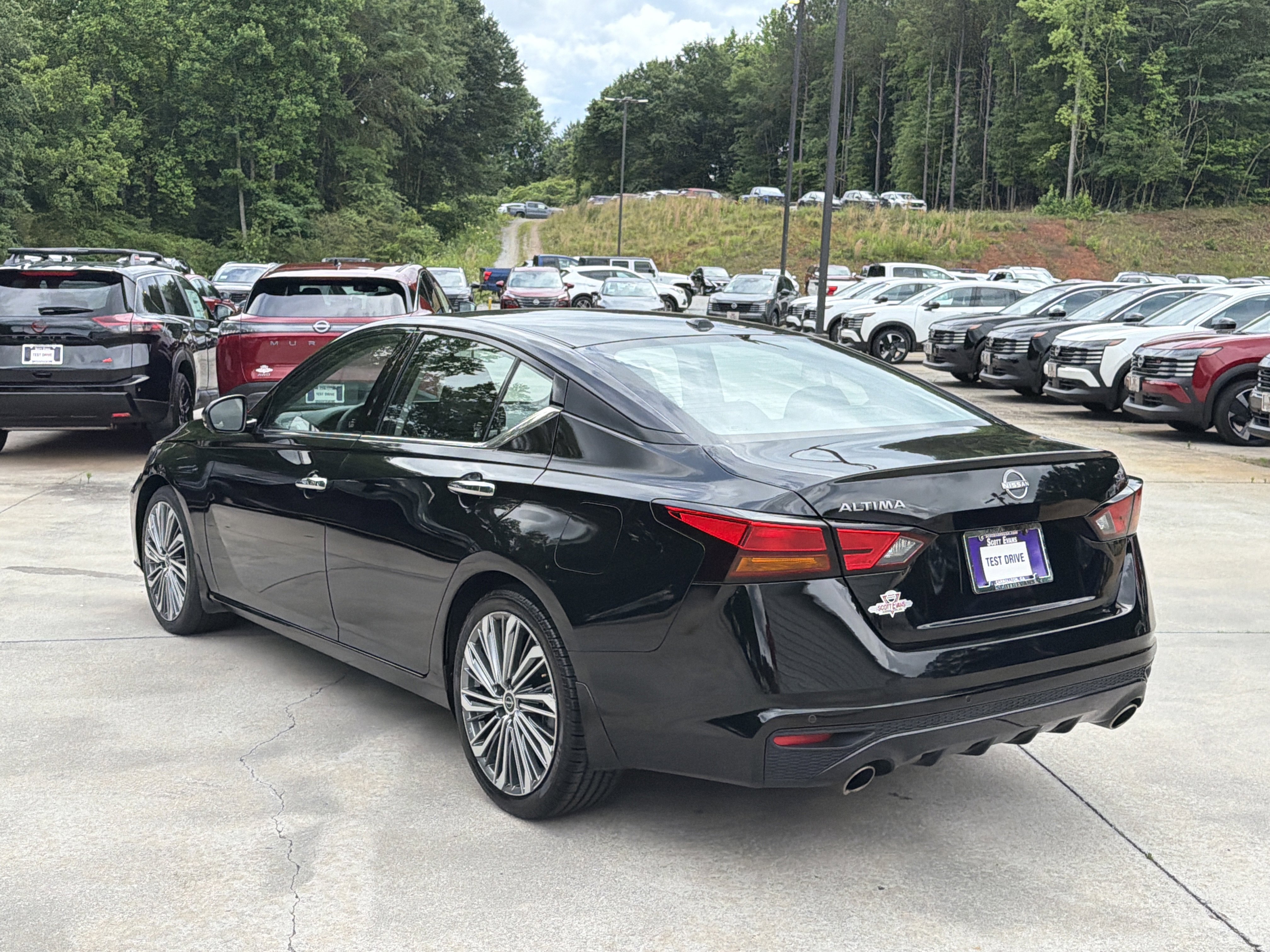 Used 2024 Super Black Nissan 2.5 SL image 6