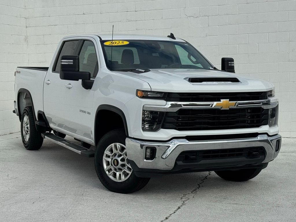 Used 2025 White Chevrolet LT image 2