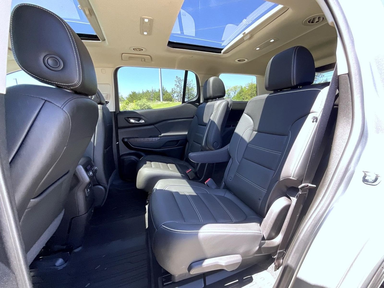 Used 2023 Silver GMC Denali image 19