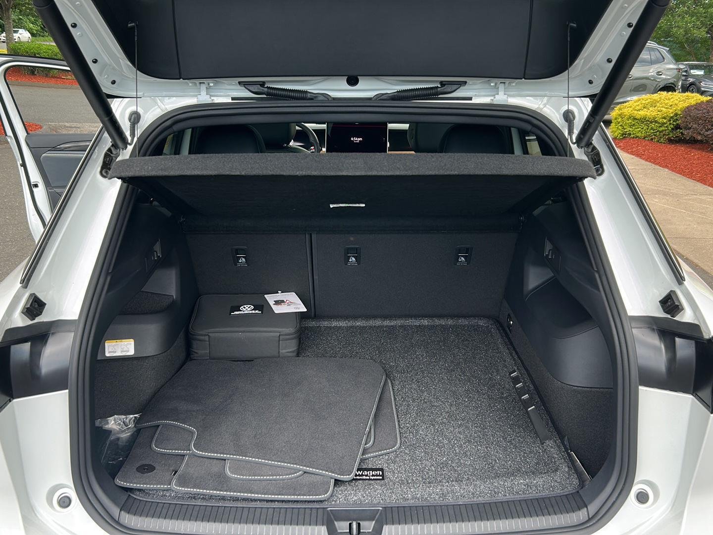 Certified Used 2025  Volkswagen  image 11