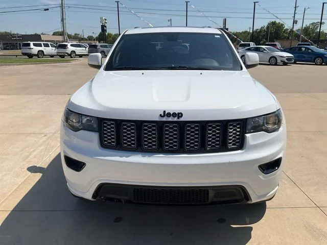 Used 2019 White Jeep Altitude image 38