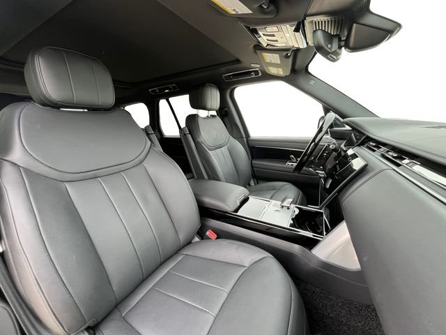 Used 2025  Land Rover SE image 16