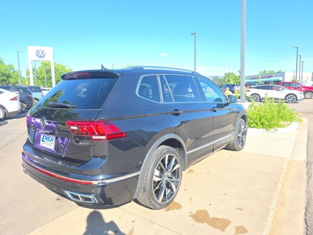Used 2023 Deep Black Volkswagen 2.0T SEL R-Line image 5