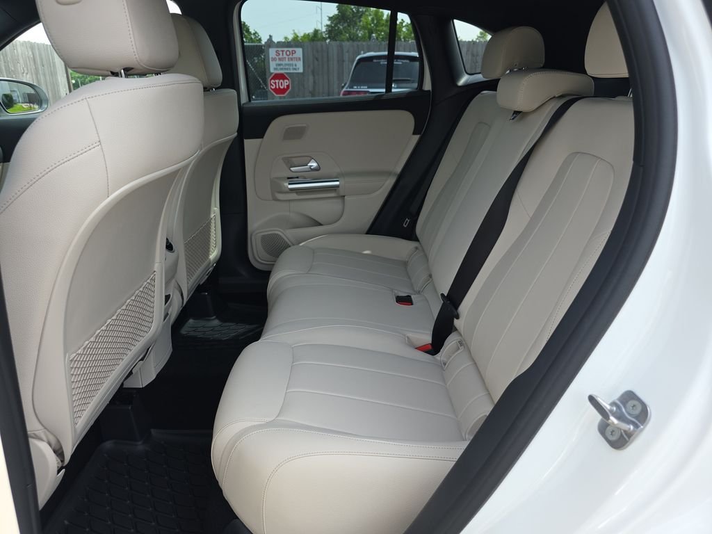 New 2026 Polar White Mercedes-Benz GLA 250 image 12