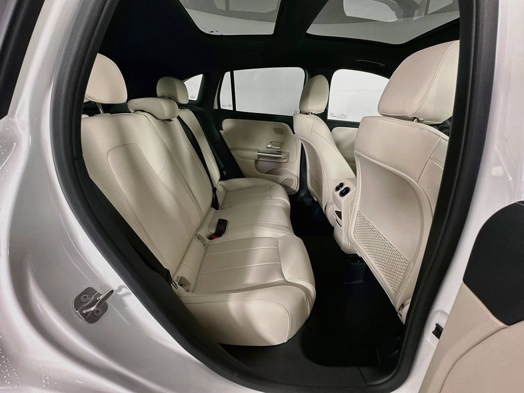 New 2026 Polar White Mercedes-Benz GLA 250 image 59