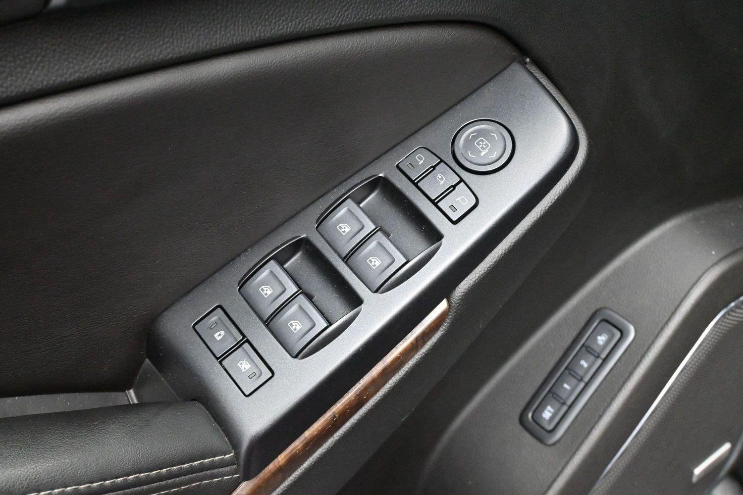 Used 2018 TUNGSTEN METALLIC Chevrolet LT image 13