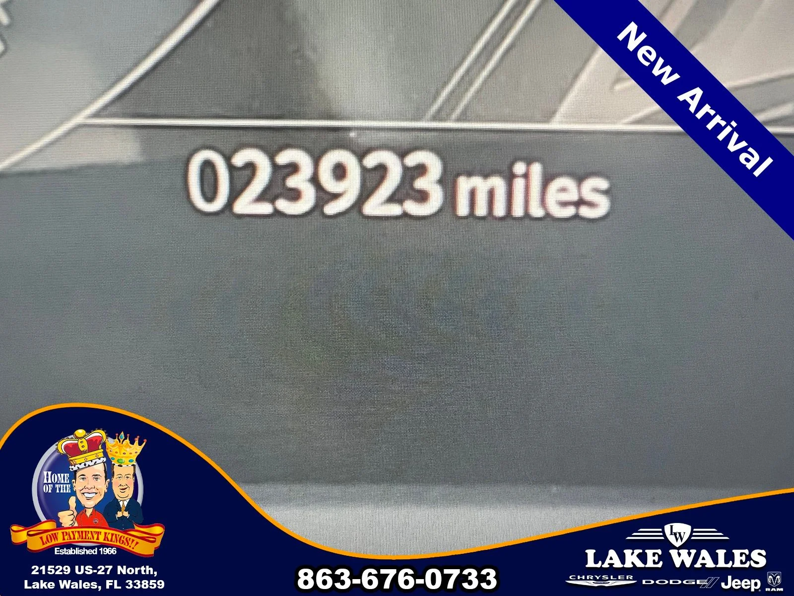 Used 2024 Black Land Rover Dynamic SE image 8