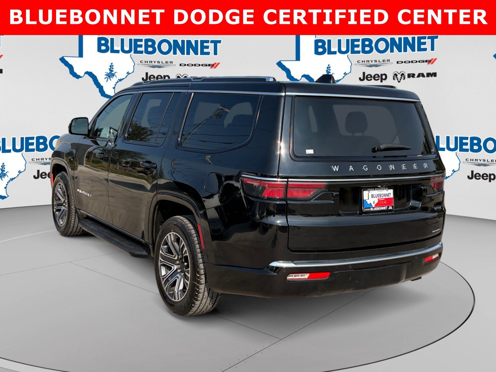 Used 2024 Diamond Black Crystal Pearlcoat Jeep Series II image 7