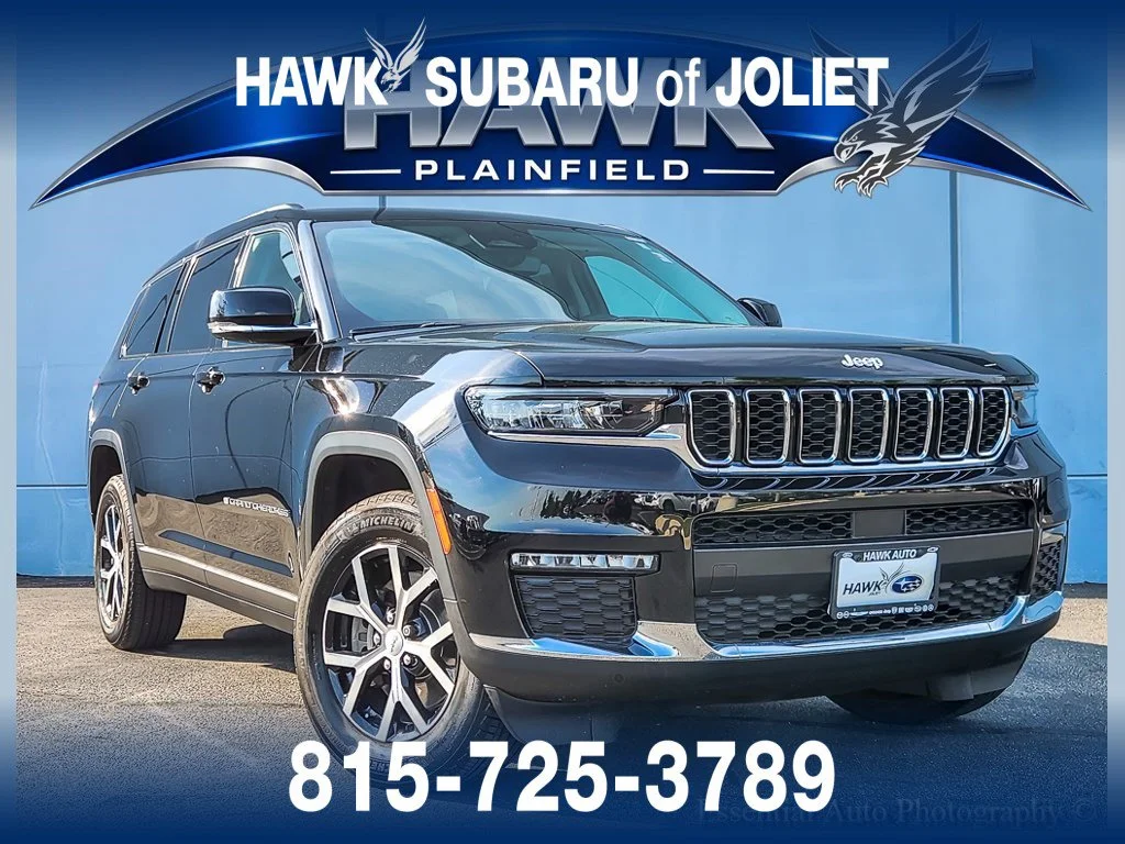 Used 2023 Diamond Black Crystal Pearlcoat Jeep Limited image 1