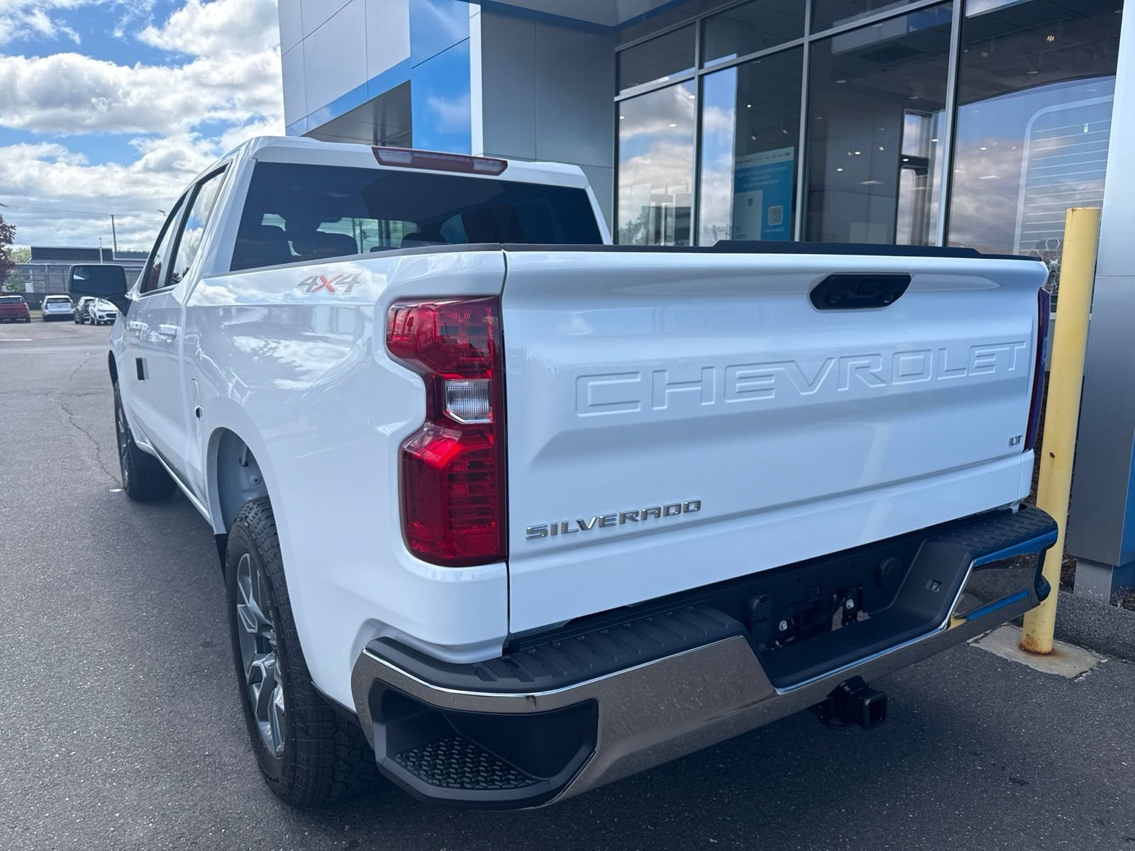 New 2026 Summit White Chevrolet LT (2FL) with Convenience Package - Trailering Package - 20in Grazen Wheels *In Stock* image 8